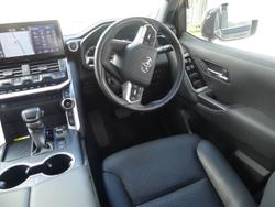 2023 Toyota Landcruiser Sahara ZX