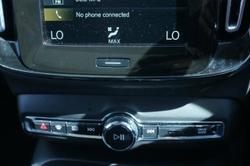 2020 Volvo XC40 T4 Momentum