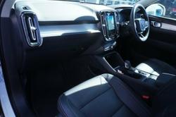 2020 Volvo XC40 T4 Momentum