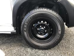 2013 Toyota
                Hilux SR