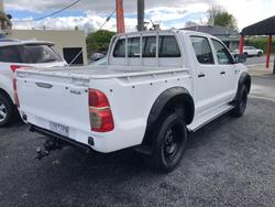2013 Toyota
                Hilux SR