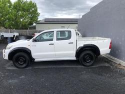 2013 Toyota
                Hilux SR