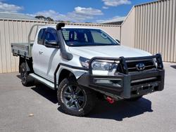 2022 Toyota
                Hilux SR