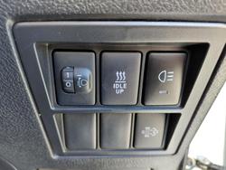 2022 Toyota
                Hilux SR