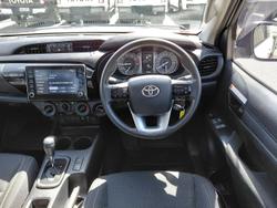 2022 Toyota
                Hilux SR
