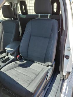 2022 Toyota
                Hilux SR