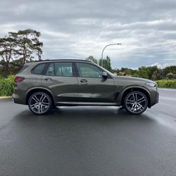 2025 BMW
                X5 xDrive40i M Sport