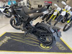 2023 HUSQVARNA SVARTPILEN 401 BLACK