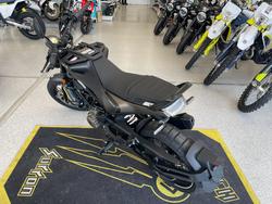 2023 HUSQVARNA SVARTPILEN 401 BLACK