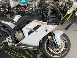 2025 CFMOTO 2025 CF MOTO 500CC 500SR VOOM ABS NEBULA WHITE