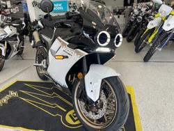 2025 CFMOTO 2025 CF MOTO 500CC 500SR VOOM ABS NEBULA WHITE