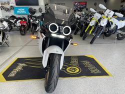 2025 CFMOTO 2025 CF MOTO 500CC 500SR VOOM ABS NEBULA WHITE