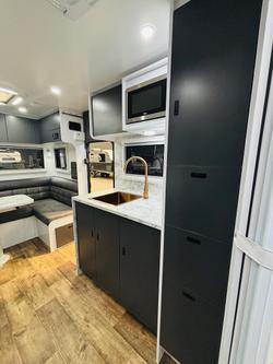 2024 Wonderland RV Ho2200rc Rear Club Lounge & Centre Bathroom