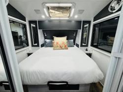 2024 Wonderland RV Ho2200rc Rear Club Lounge & Centre Bathroom