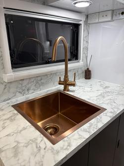 2024 Wonderland RV Ho2200rc Rear Club Lounge & Centre Bathroom