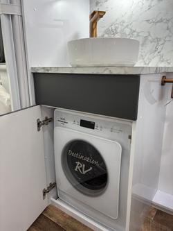 2024 Wonderland RV Ho2200rc Rear Club Lounge & Centre Bathroom