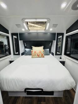 2024 Wonderland RV 22Ft Rear Club Lounge & Centre Bathroom