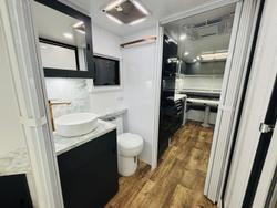 2024 Wonderland RV Ho2200rc Rear Club Lounge & Centre Bathroom
