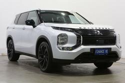 2023 Mitsubishi Outlander LS Black Edition