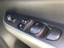 2021 Nissan
                Navara ST