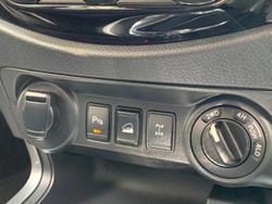 2021 Nissan
                Navara ST