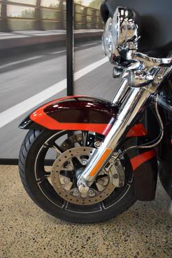 2017 Harley-davidson FLHTKSE CVO LIMITED RED