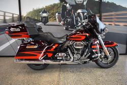 2017 Harley-davidson FLHTKSE CVO LIMITED RED