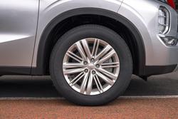 2024 Mitsubishi Outlander LS