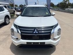 2025 Mitsubishi Outlander ES ZM MY24 White