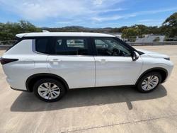 2025 Mitsubishi Outlander ES ZM MY24 White