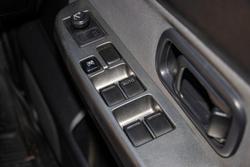 2012 Nissan Navara ST-R