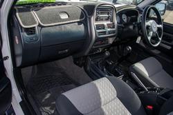 2012 Nissan Navara ST-R