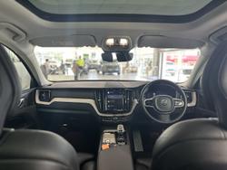 2022 Volvo XC60 B5 Inscription