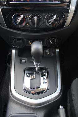 2024 Nissan Navara ST