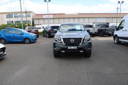 2024 Nissan Navara ST