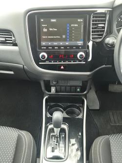 2021 Mitsubishi
Outlander ES