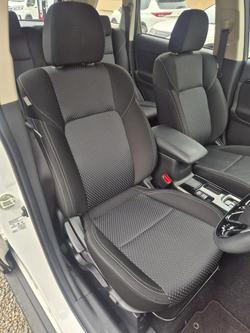 2021 Mitsubishi
Outlander ES