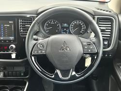 2021 Mitsubishi
Outlander ES