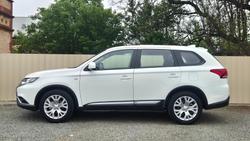 2021 Mitsubishi
Outlander ES