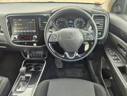 2021 Mitsubishi
Outlander ES