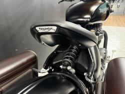 2018 TRIUMPH BONNEVILLE BOBBER BLACK Black