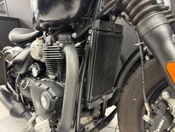2018 TRIUMPH BONNEVILLE BOBBER BLACK Black