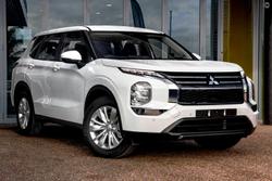 2025 Mitsubishi Outlander ES