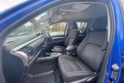 2023 Toyota Hilux SR5