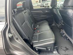 2014 TOYOTA
                KLUGER GRANDE (4x2)