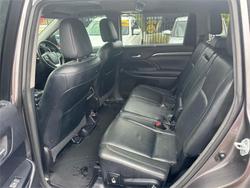 2014 TOYOTA
                KLUGER GRANDE (4x2)