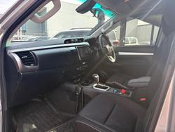 2020 Toyota Hilux SR5