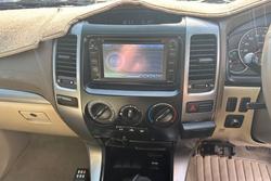 2004 Toyota
                Landcruiser GXL