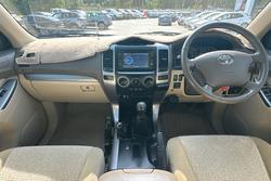 2004 Toyota
                Landcruiser GXL