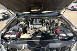 2004 Toyota
                Landcruiser GXL